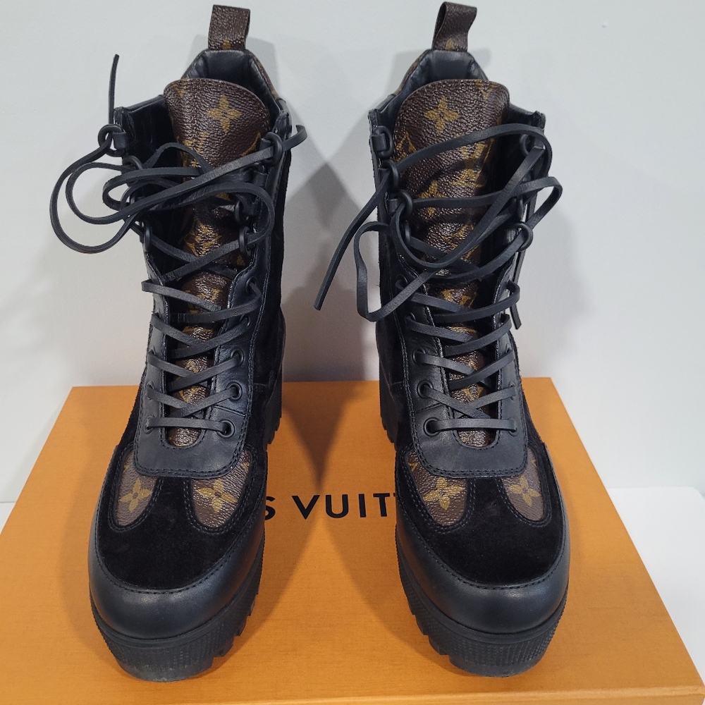 Authentic!! Louis Vuitton. Laureate Platform Desert Boot